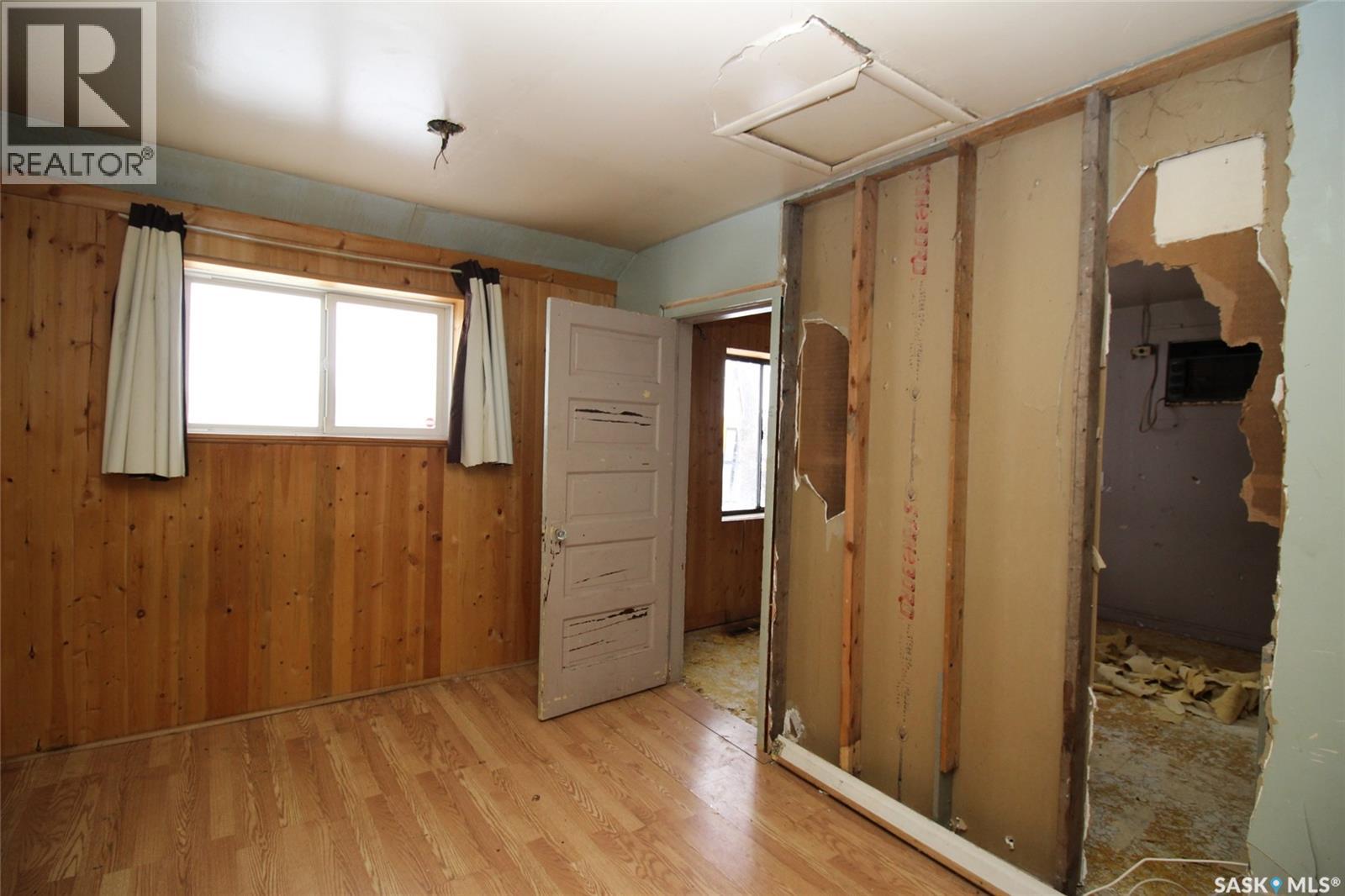 587 3rd Street W, Shaunavon, Saskatchewan  S0N 2M0 - Photo 9 - SK030006