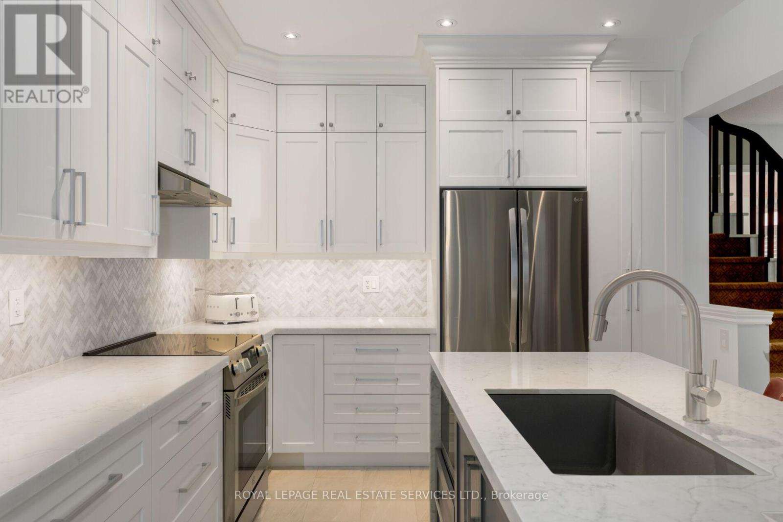 2213 Littondale Lane, Oakville, Ontario  L6M 0A6 - Photo 12 - W12863470