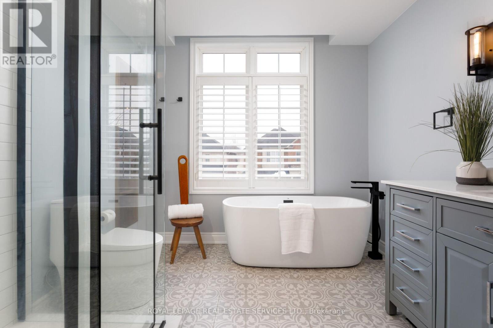 2213 Littondale Lane, Oakville, Ontario  L6M 0A6 - Photo 25 - W12863470