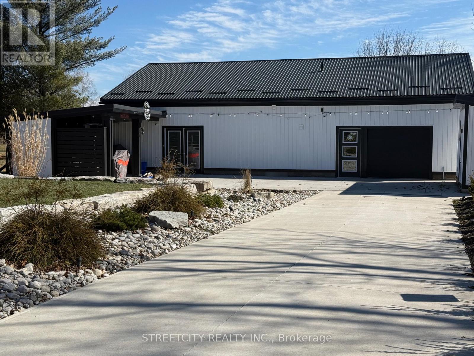 747 Broadway Street, Plympton-Wyoming, Ontario  N0N 1T0 - Photo 6 - X12749914