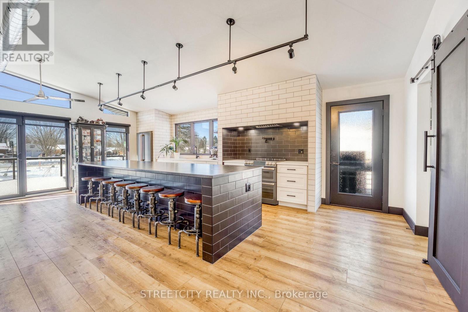 747 Broadway Street, Plympton-Wyoming, Ontario  N0N 1T0 - Photo 8 - X12749914