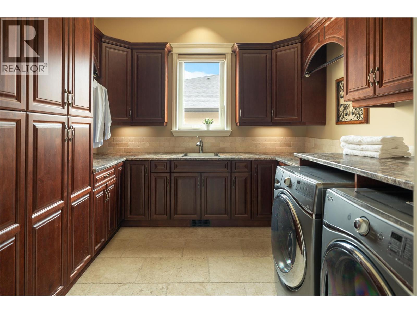 954 Hewetson Avenue, Kelowna, British Columbia  V1W 5H8 - Photo 31 - 10376538