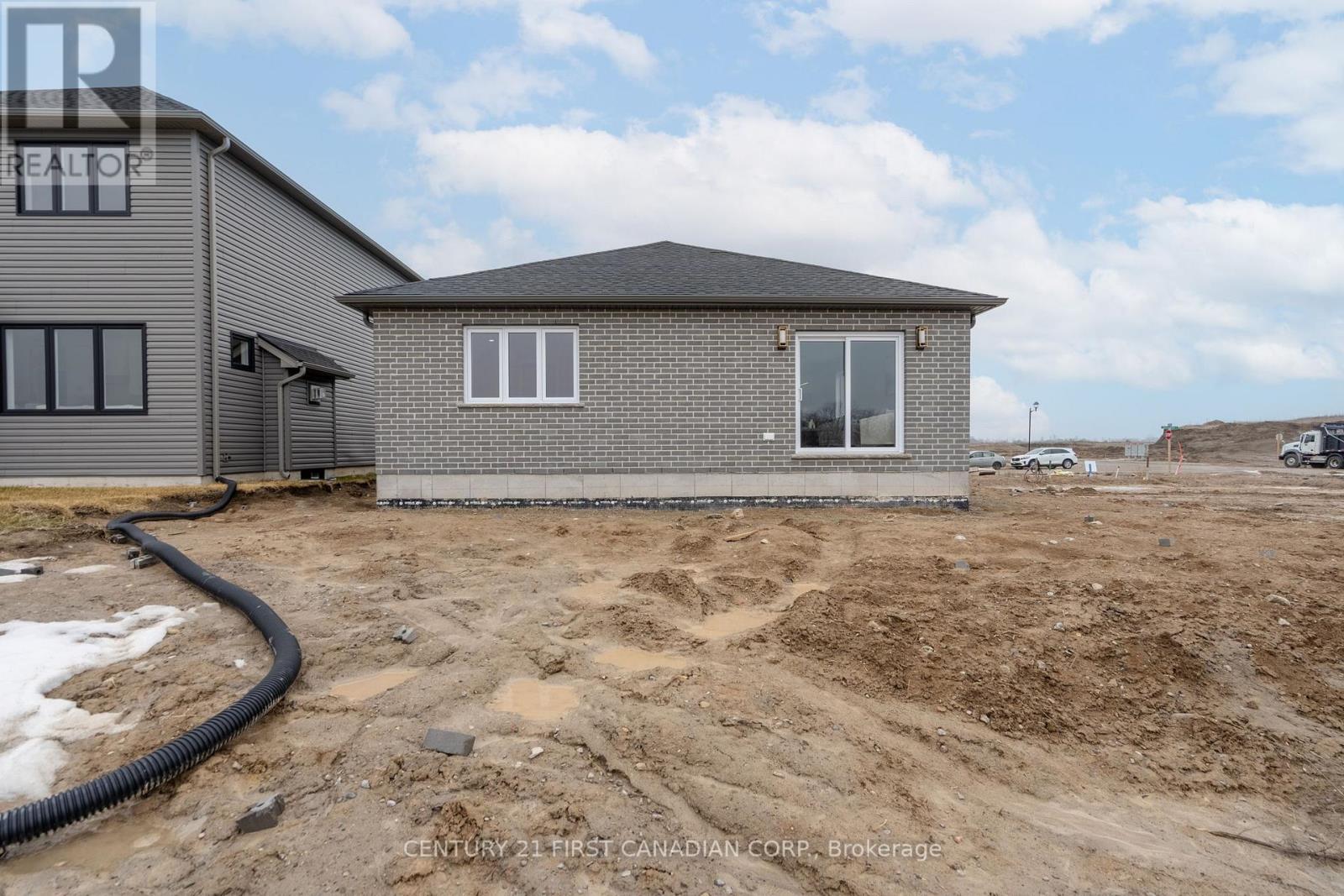 27 Sheldabren Street, North Middlesex, Ontario  N0M 1A0 - Photo 34 - X12863746