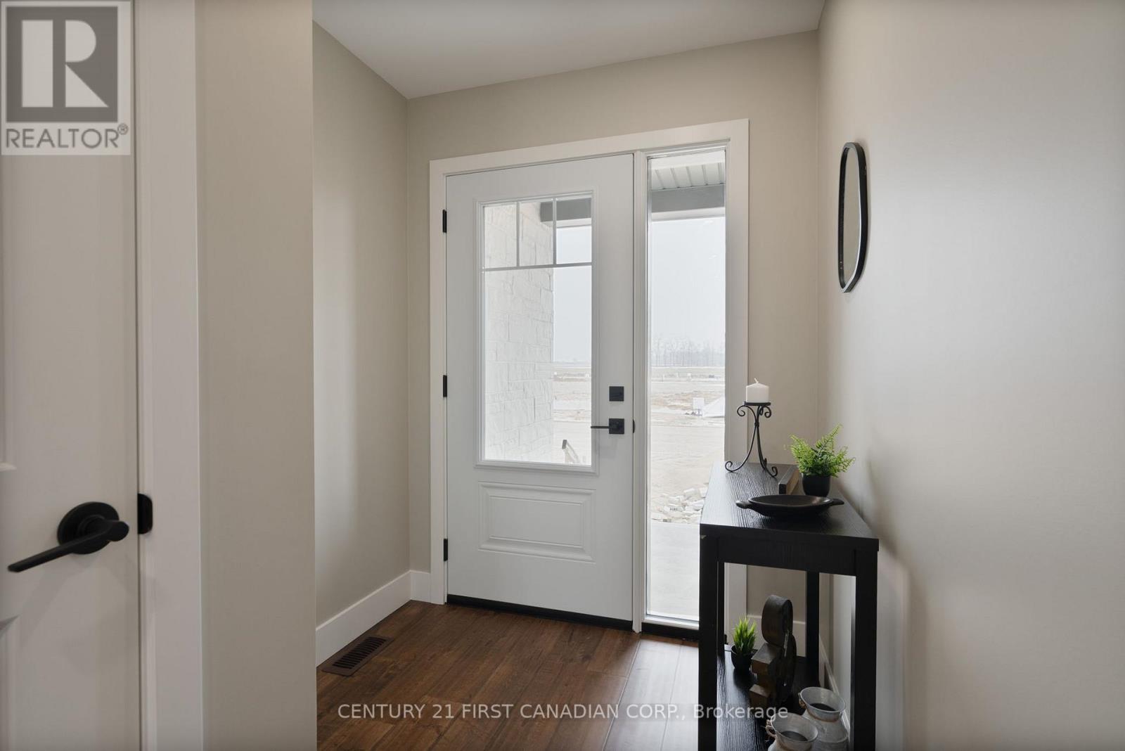 27 Sheldabren Street, North Middlesex, Ontario  N0M 1A0 - Photo 4 - X12863746