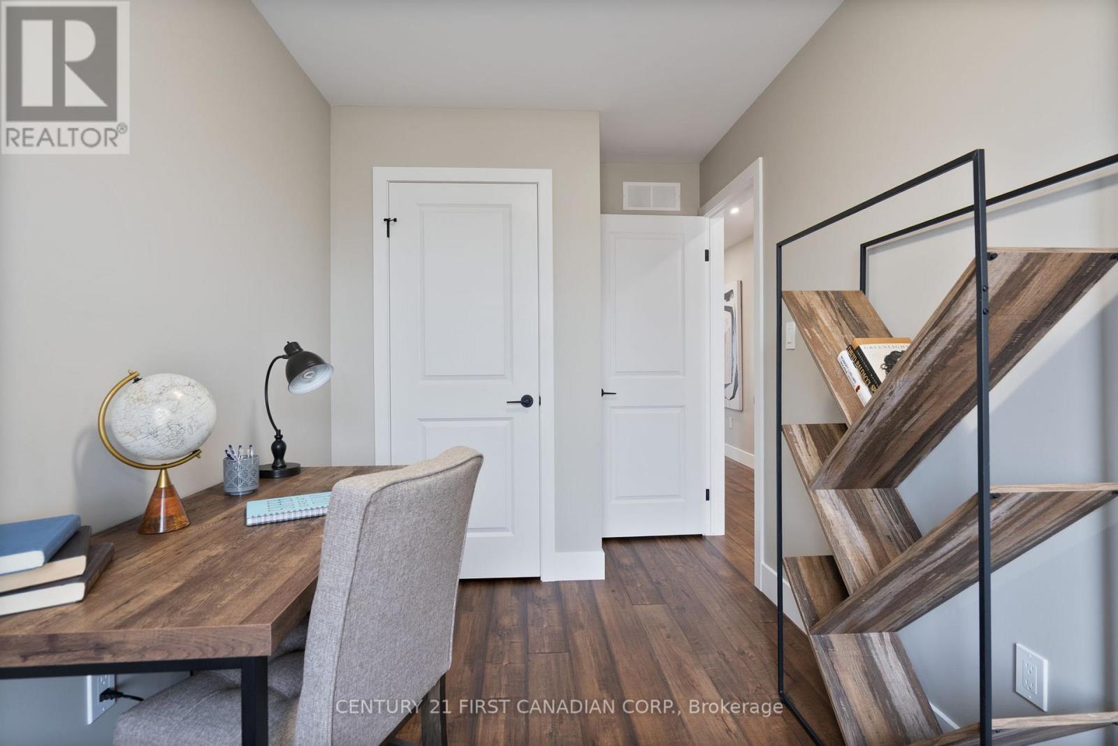 27 Sheldabren Street, North Middlesex, Ontario  N0M 1A0 - Photo 6 - X12863746