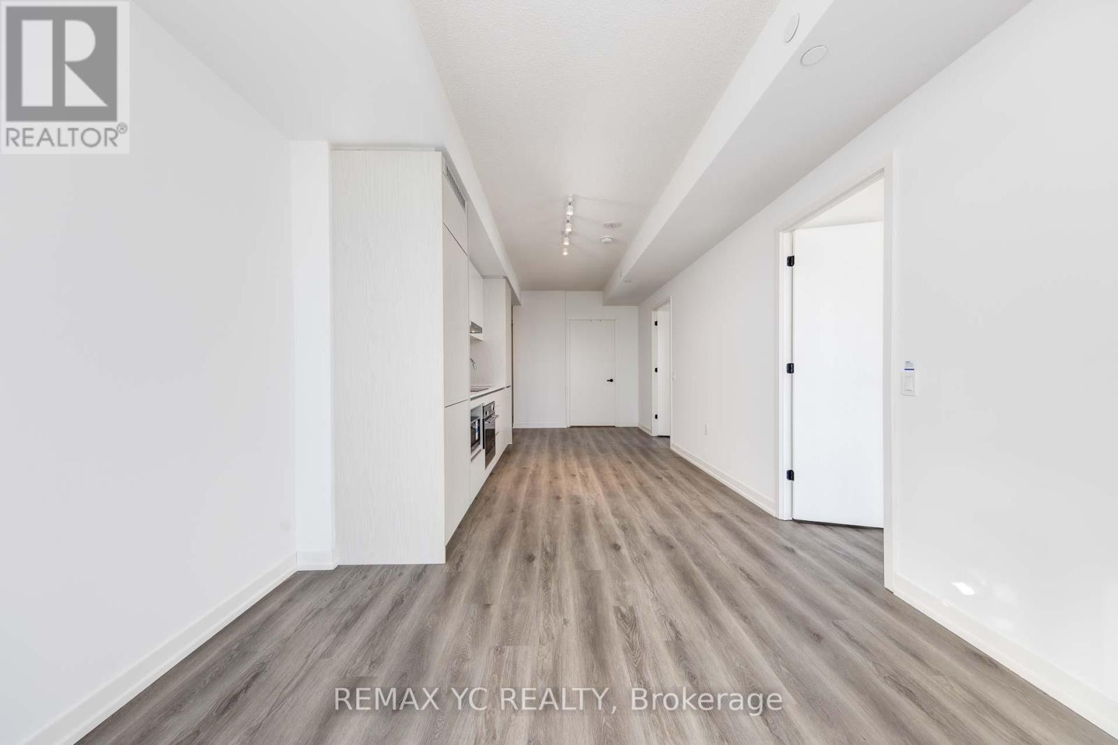 3910 - 28 Interchange Way, Vaughan (Vaughan Corporate Centre), Ontario  L4K 5Z7 - Photo 6 - N12798320