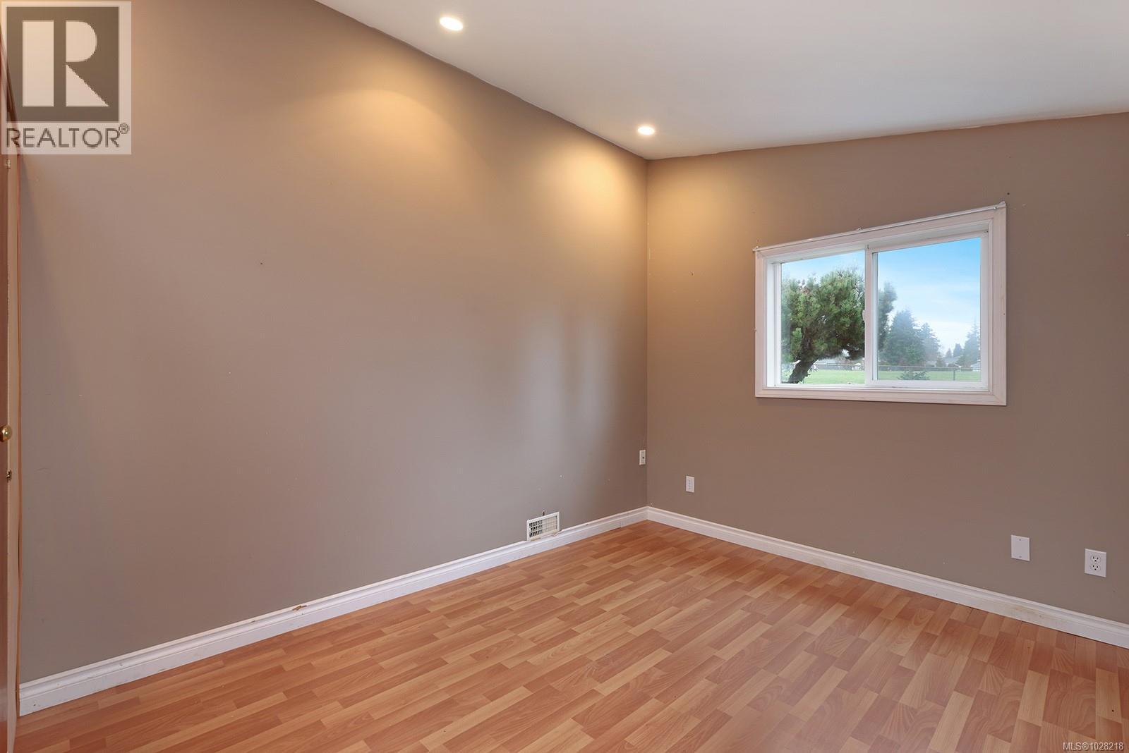 660 16th St, Courtenay, British Columbia  V3J 1A7 - Photo 18 - 1028218