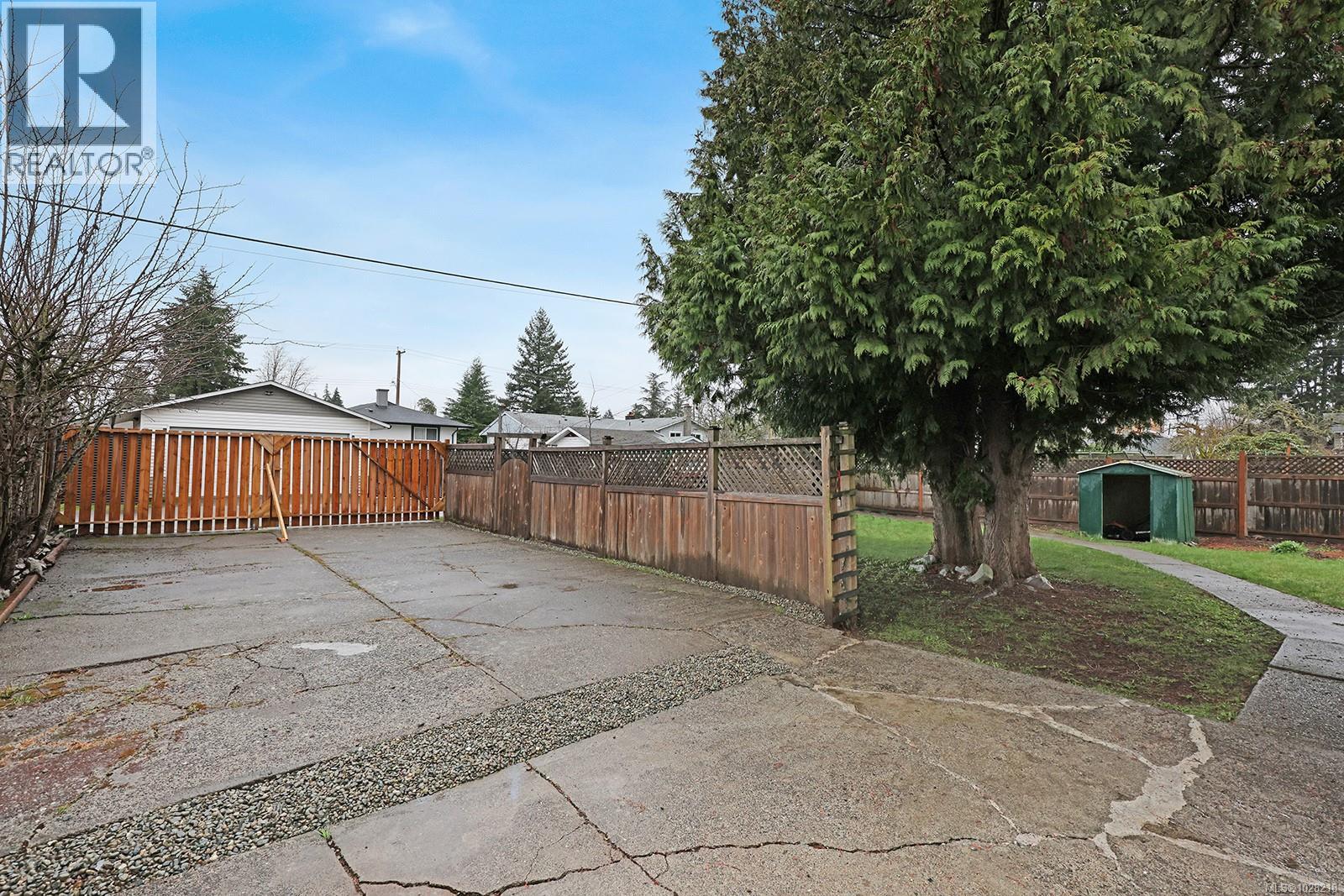 660 16th St, Courtenay, British Columbia  V3J 1A7 - Photo 23 - 1028218