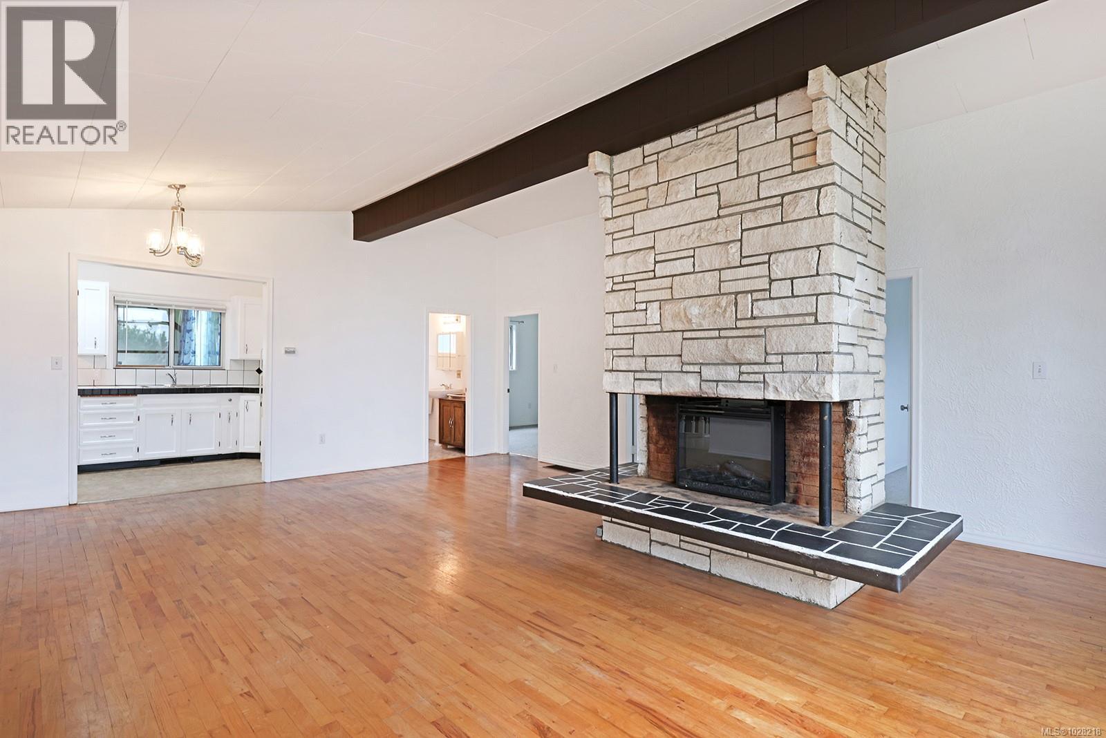 660 16th St, Courtenay, British Columbia  V3J 1A7 - Photo 5 - 1028218