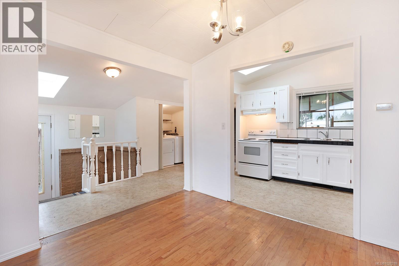 660 16th St, Courtenay, British Columbia  V3J 1A7 - Photo 7 - 1028218