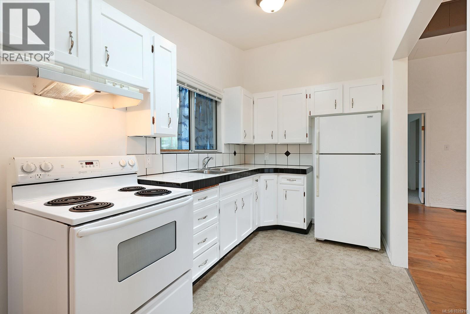 660 16th St, Courtenay, British Columbia  V3J 1A7 - Photo 9 - 1028218