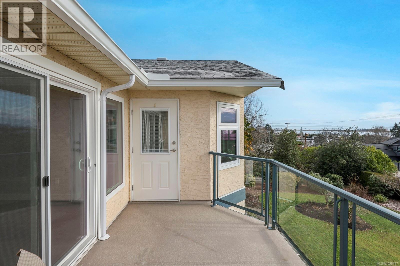 302 1902 Comox Ave, Comox, British Columbia  V9M 3M7 - Photo 10 - 1028187