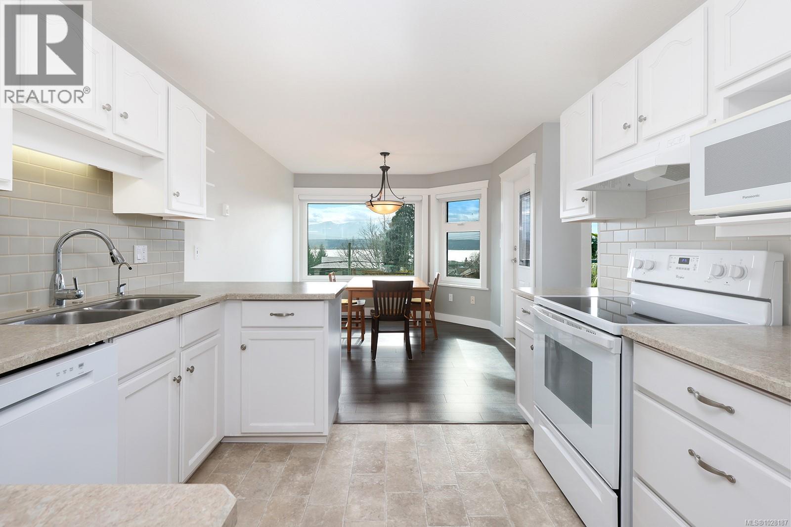 302 1902 Comox Ave, Comox, British Columbia  V9M 3M7 - Photo 15 - 1028187