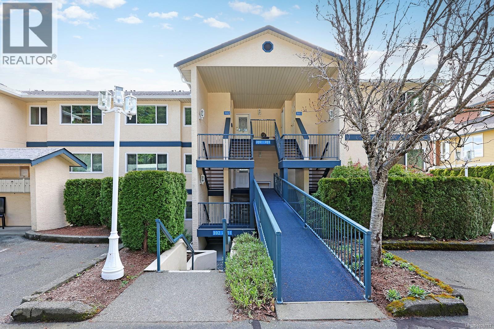 302 1902 Comox Ave, Comox, British Columbia  V9M 3M7 - Photo 4 - 1028187