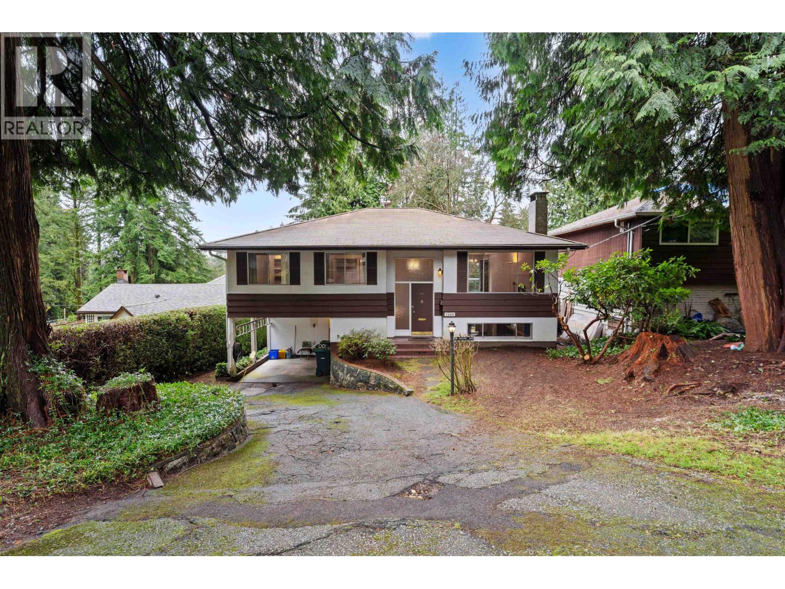 1349 Mill Street, North Vancouver, British Columbia  V7K 1V5 - Photo 1 - R3097407