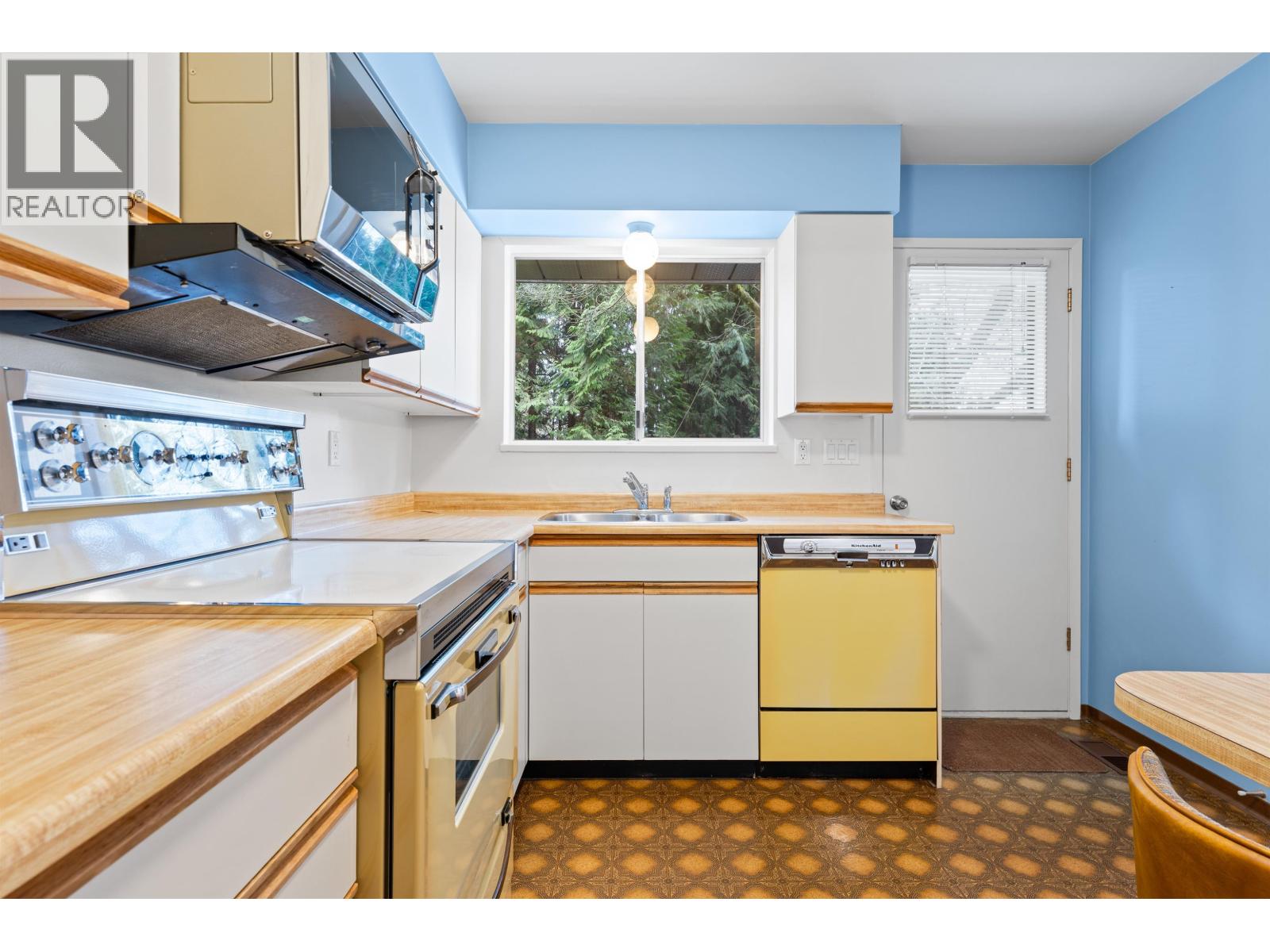 1349 Mill Street, North Vancouver, British Columbia  V7K 1V5 - Photo 9 - R3097407