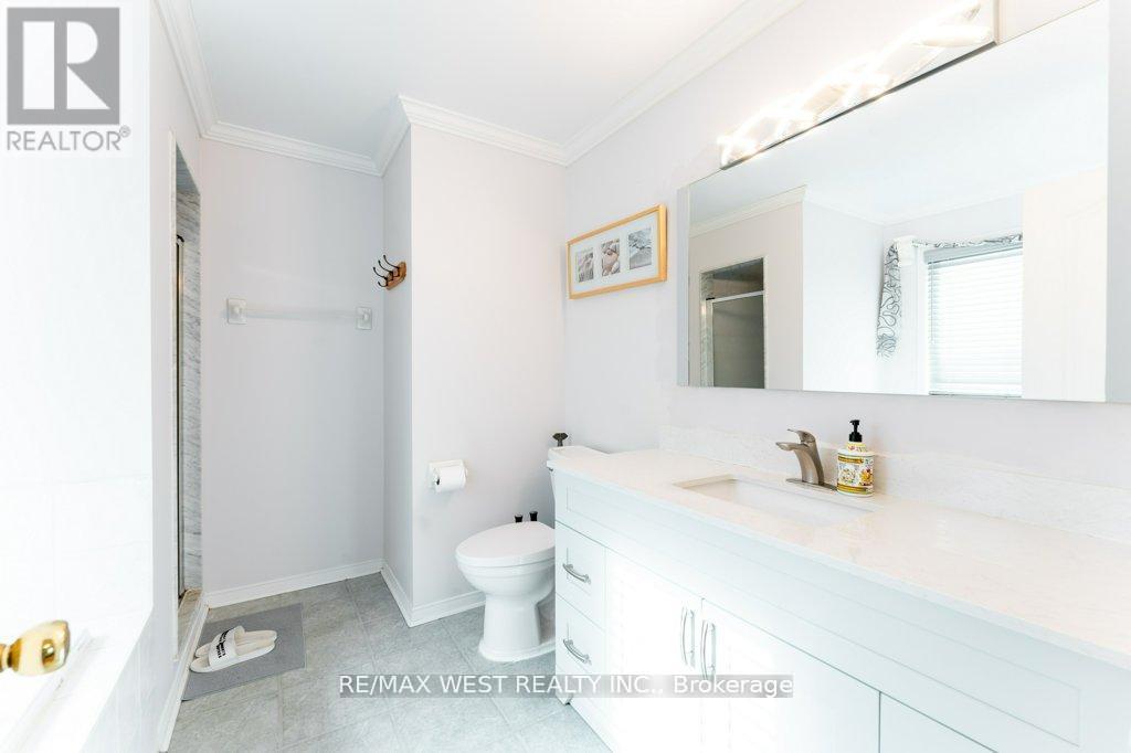 3143 Clayhill Road, Mississauga (Cooksville), Ontario  L5B 4J3 - Photo 32 - W12697572