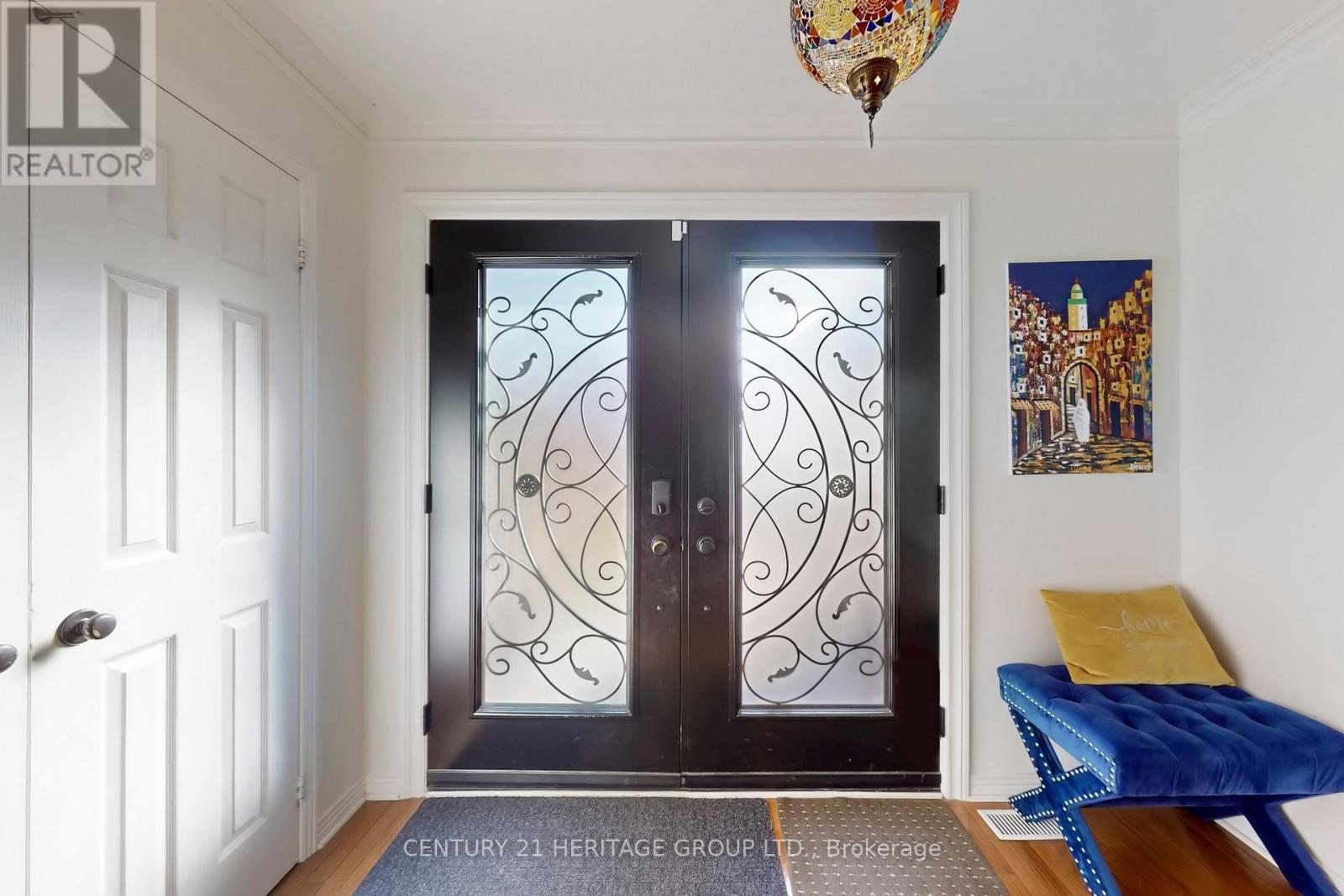 136 Cranberry Lane, Aurora, Ontario  L4G 5Z3 - Photo 3 - N12583600