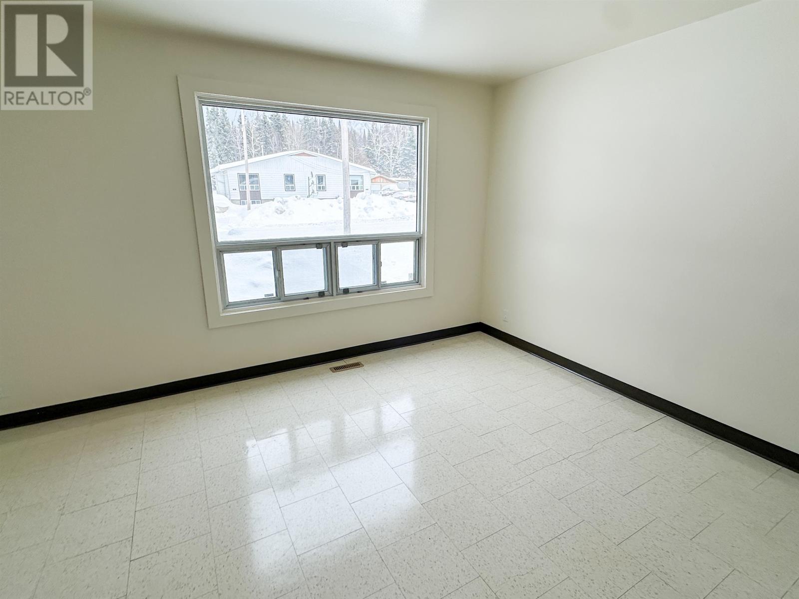 47/49 Birch Dr, Ear Falls, Ontario  P0V 1T0 - Photo 2 - TB2600397