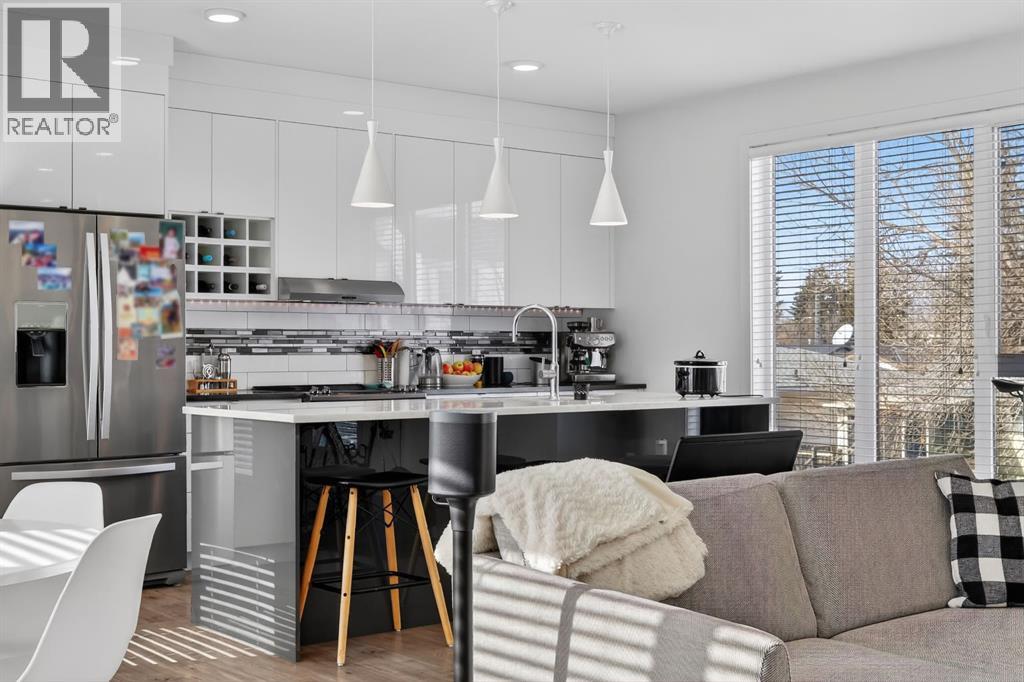 403 Bow Grove Nw, Calgary, Alberta  T3B 6E8 - Photo 4 - A2291656