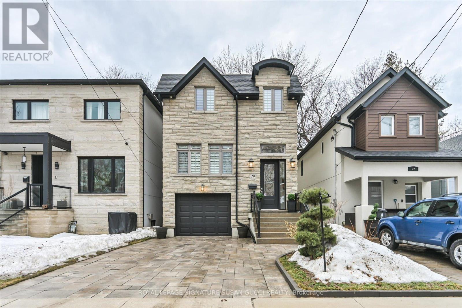 20 CAMBRAI AVENUE, Toronto, Ontario