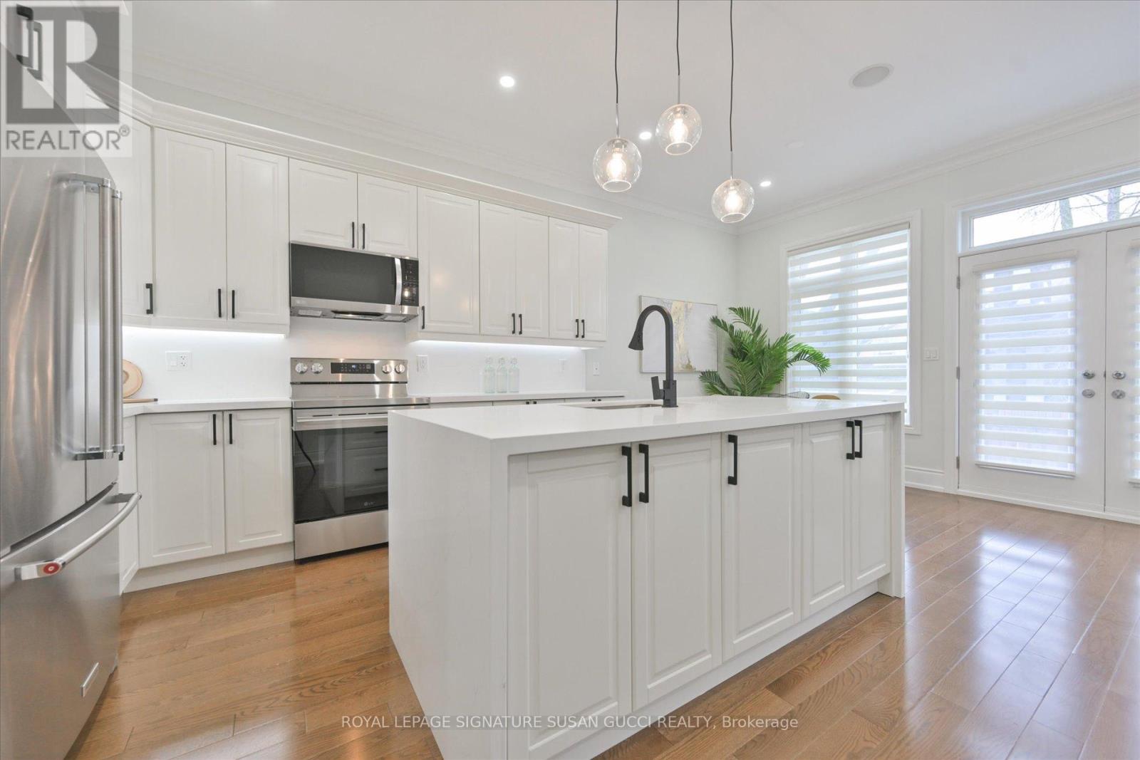 20 Cambrai Avenue, Toronto, Ontario  M4C 2P6 - Photo 10 - E12863662