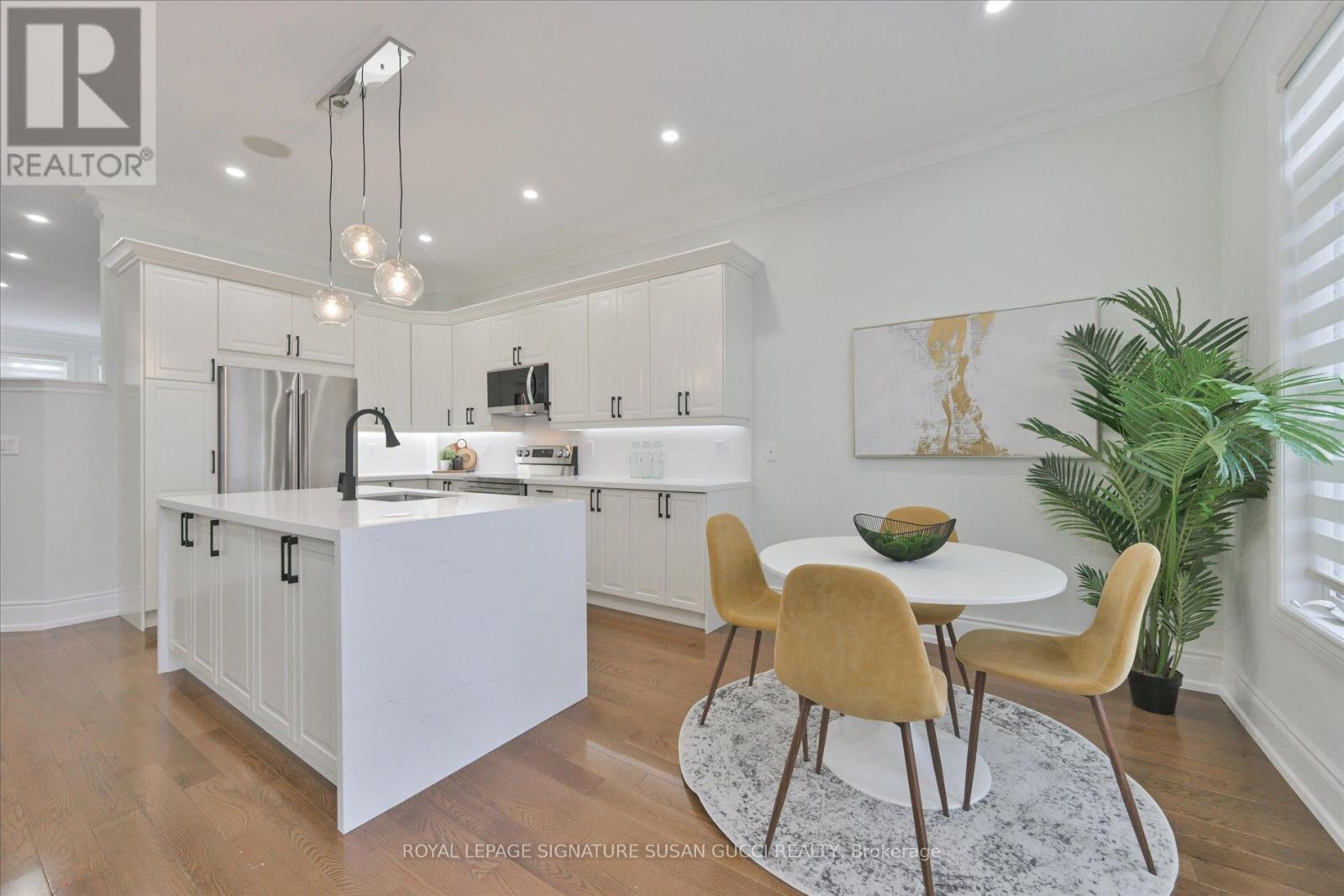 20 Cambrai Avenue, Toronto, Ontario  M4C 2P6 - Photo 13 - E12863662