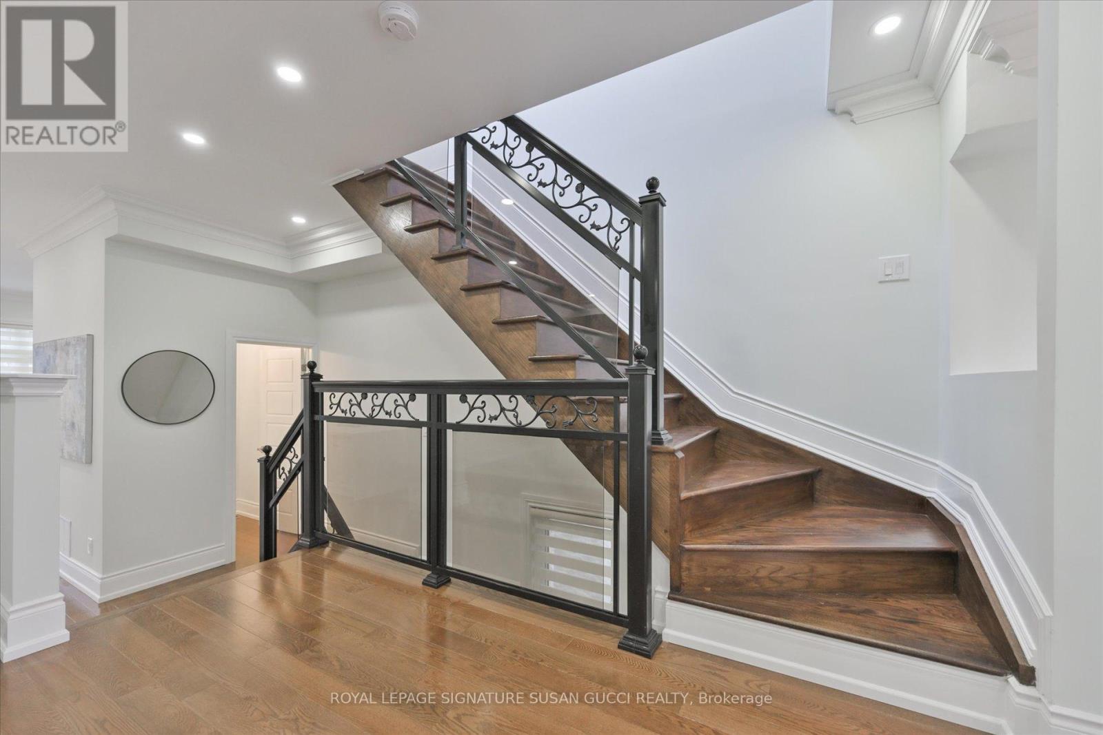 20 Cambrai Avenue, Toronto, Ontario  M4C 2P6 - Photo 17 - E12863662