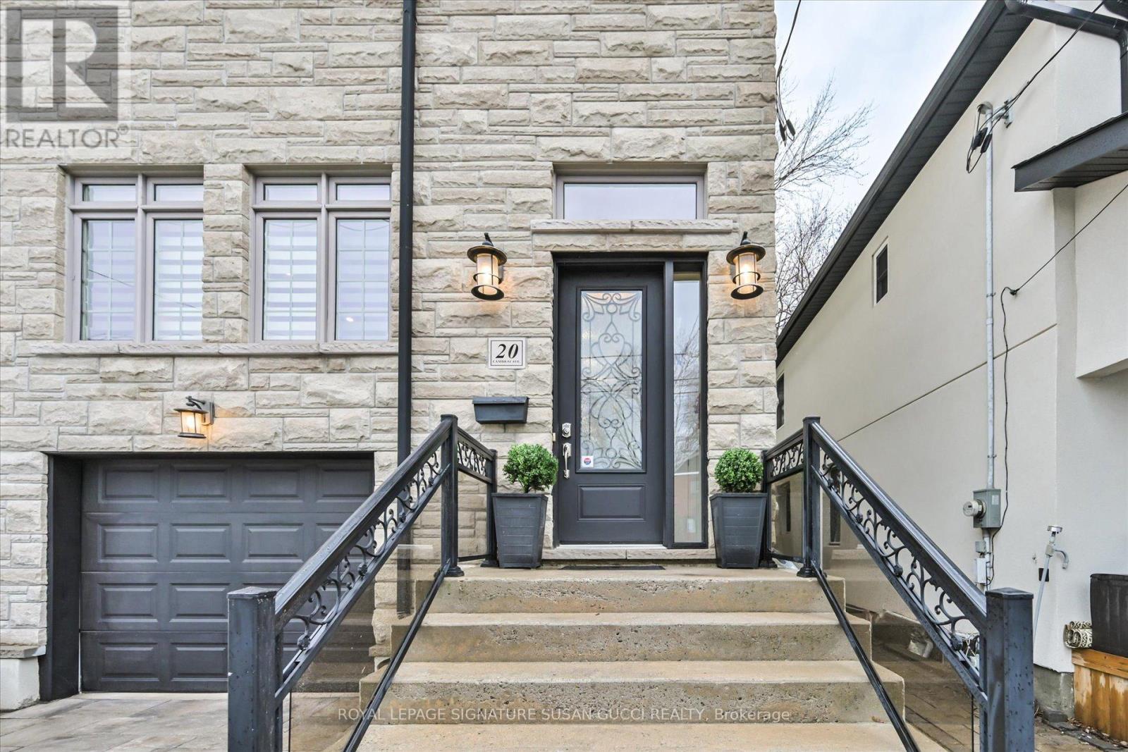 20 Cambrai Avenue, Toronto, Ontario  M4C 2P6 - Photo 2 - E12863662