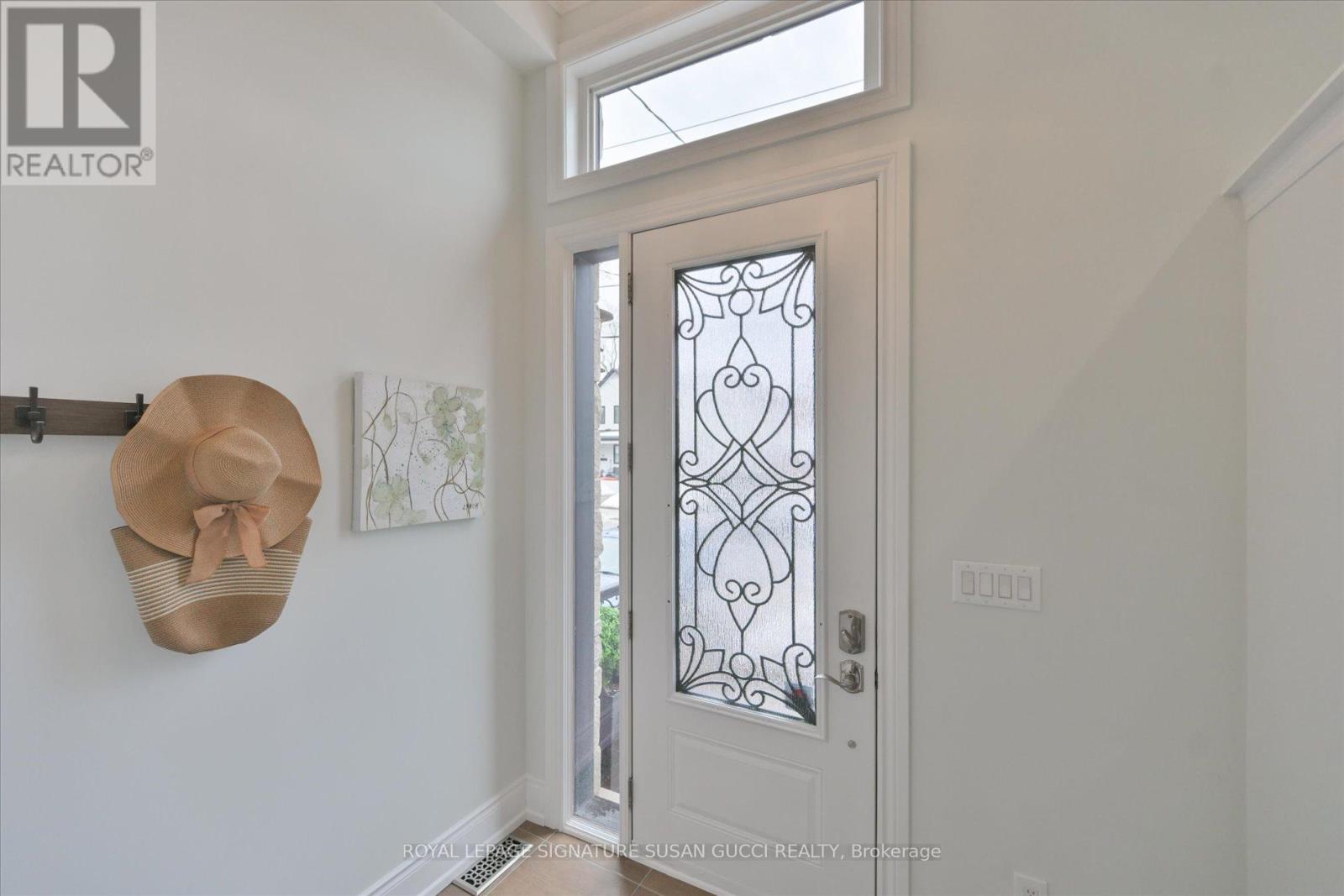 20 Cambrai Avenue, Toronto, Ontario  M4C 2P6 - Photo 3 - E12863662