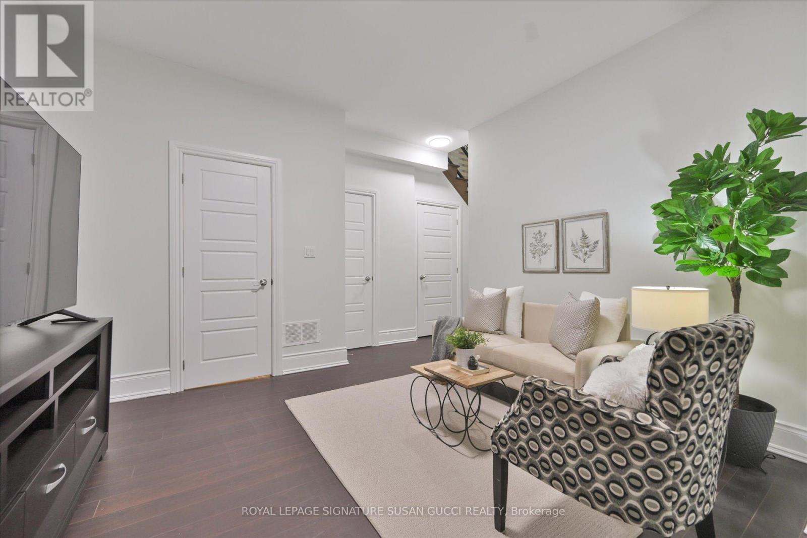 20 Cambrai Avenue, Toronto, Ontario  M4C 2P6 - Photo 31 - E12863662