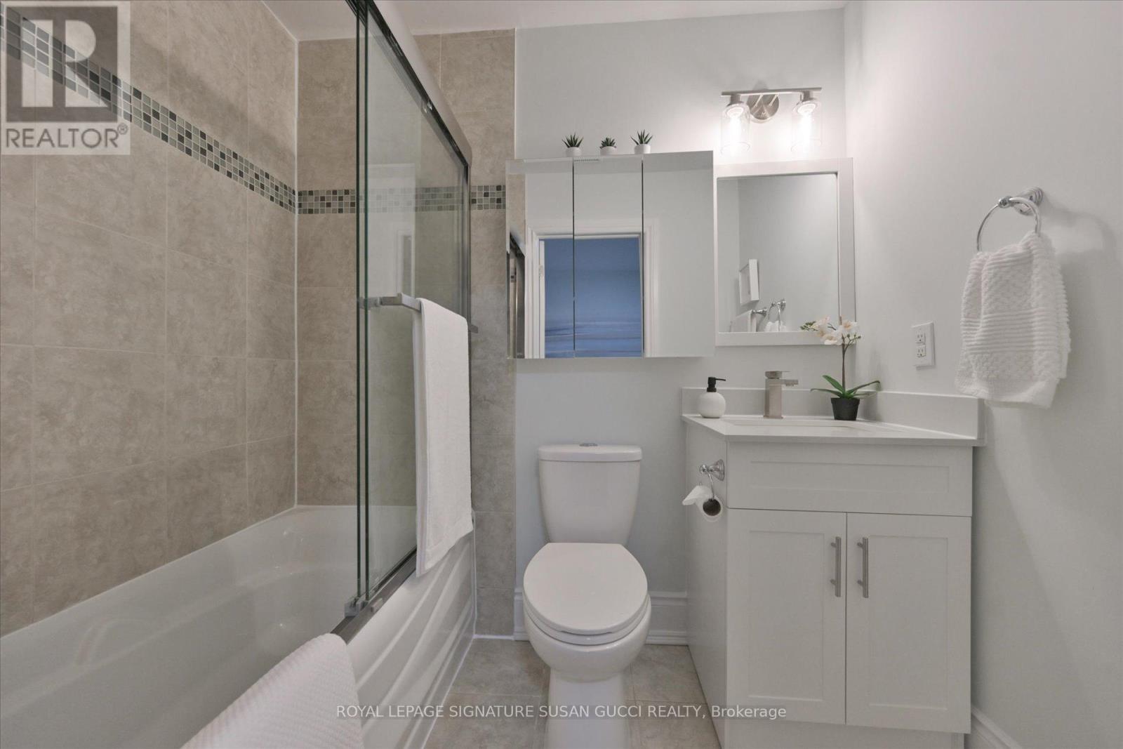 20 Cambrai Avenue, Toronto, Ontario  M4C 2P6 - Photo 34 - E12863662