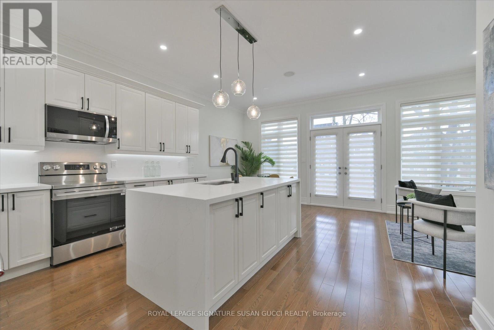 20 Cambrai Avenue, Toronto, Ontario  M4C 2P6 - Photo 8 - E12863662