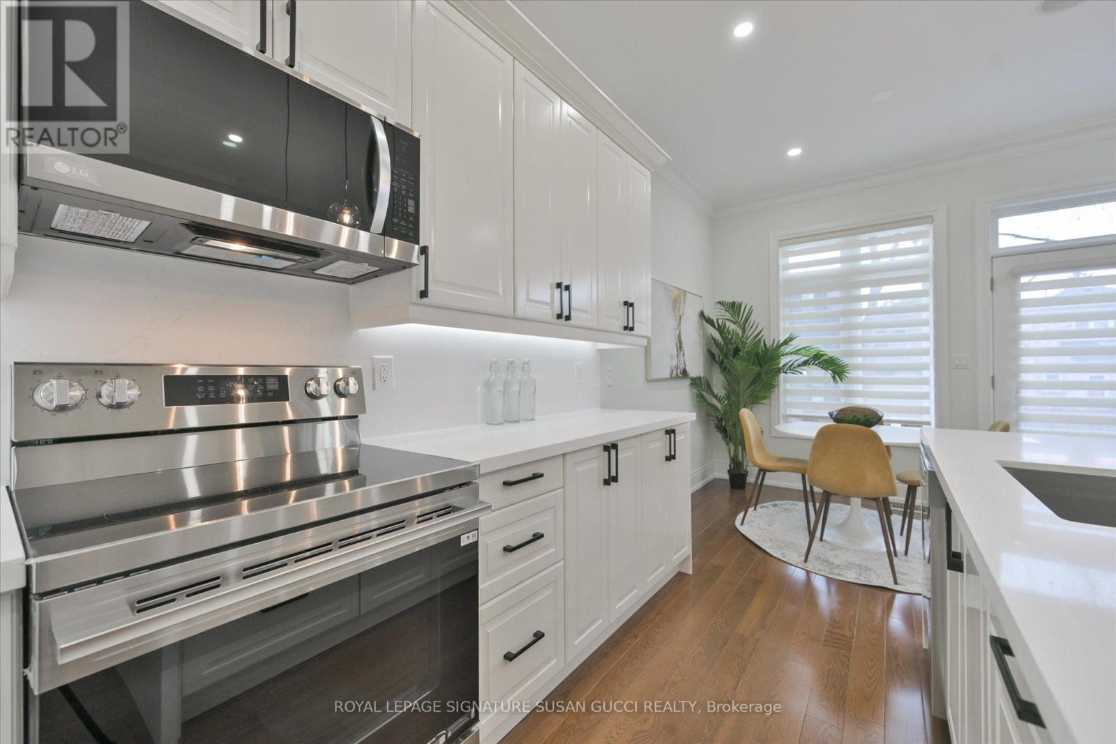 20 Cambrai Avenue, Toronto, Ontario  M4C 2P6 - Photo 9 - E12863662