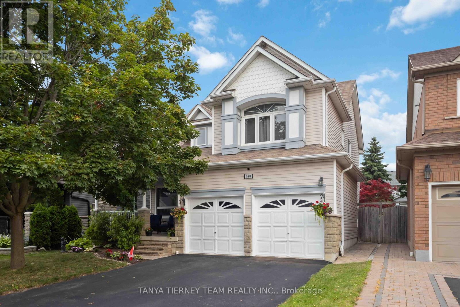 140 VIPOND ROAD, Whitby, Ontario