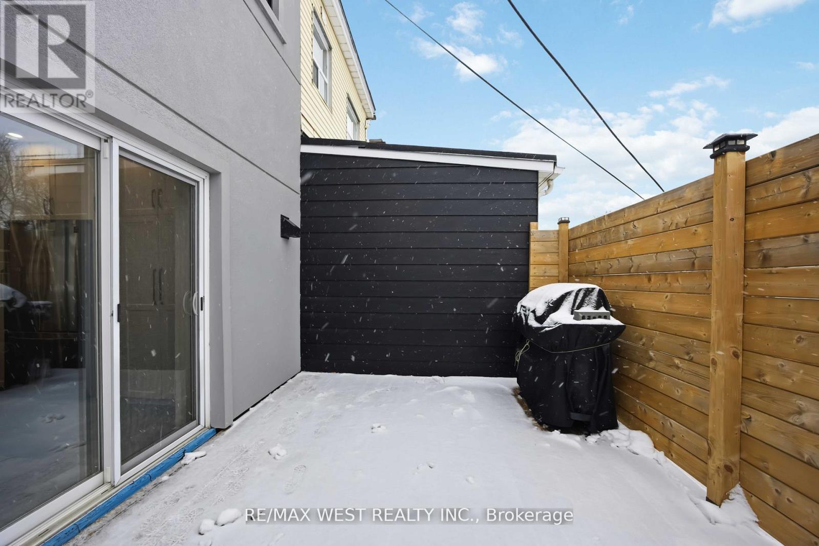 902 Woodbine Avenue, Toronto, Ontario  M4C 4B5 - Photo 19 - E12863738