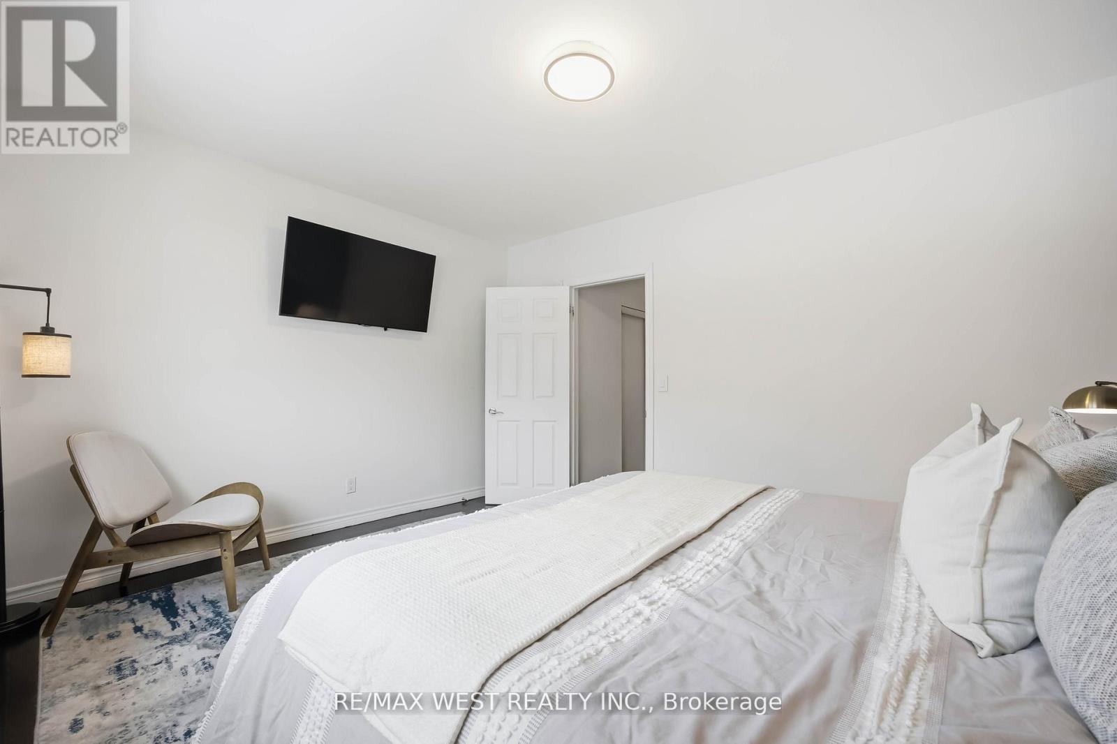 902 Woodbine Avenue, Toronto, Ontario  M4C 4B5 - Photo 25 - E12863738