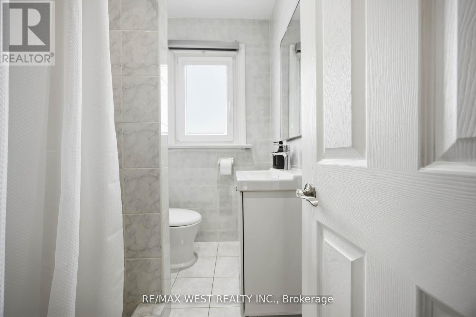 902 Woodbine Avenue, Toronto, Ontario  M4C 4B5 - Photo 27 - E12863738