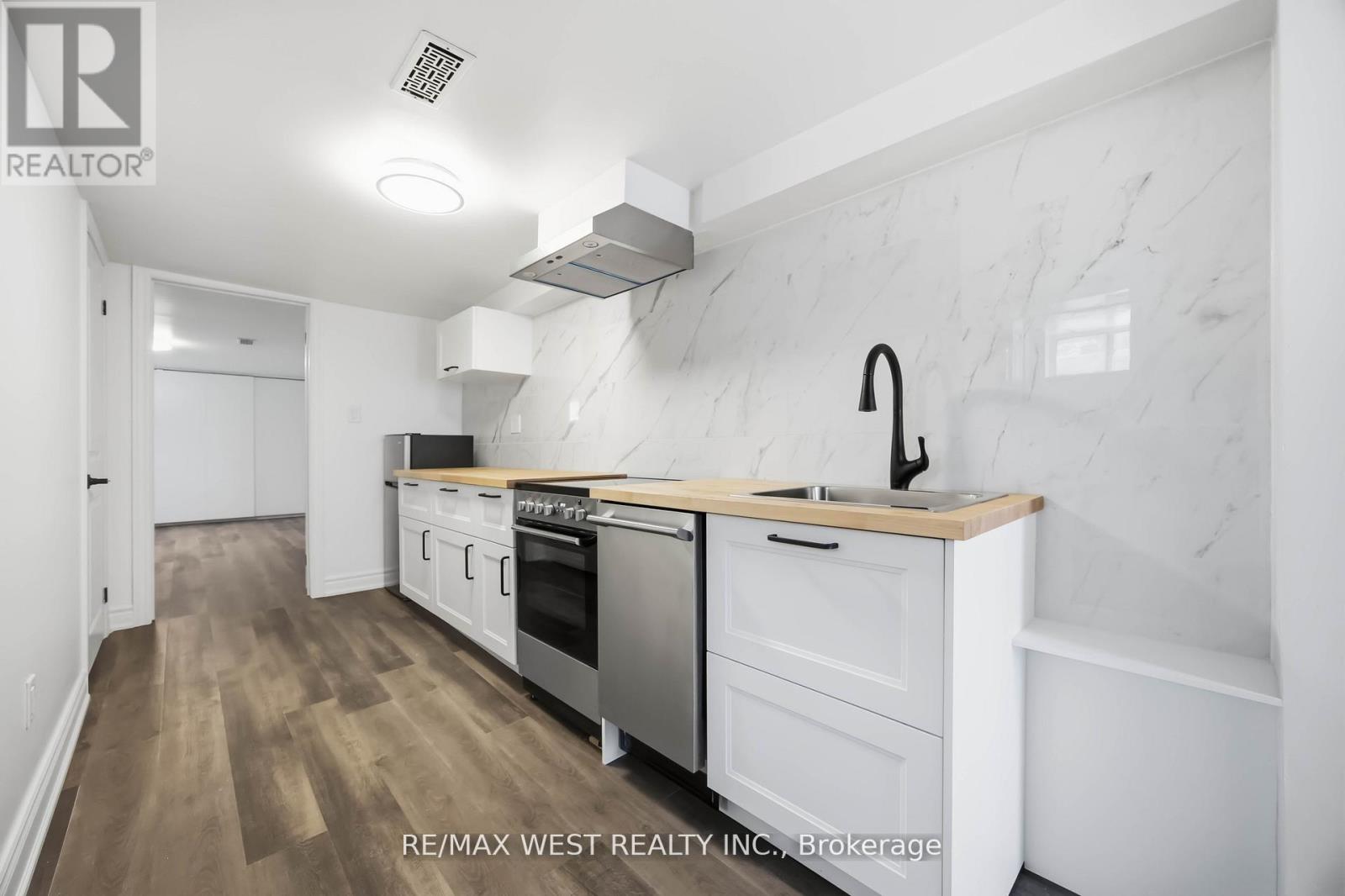 902 Woodbine Avenue, Toronto, Ontario  M4C 4B5 - Photo 35 - E12863738