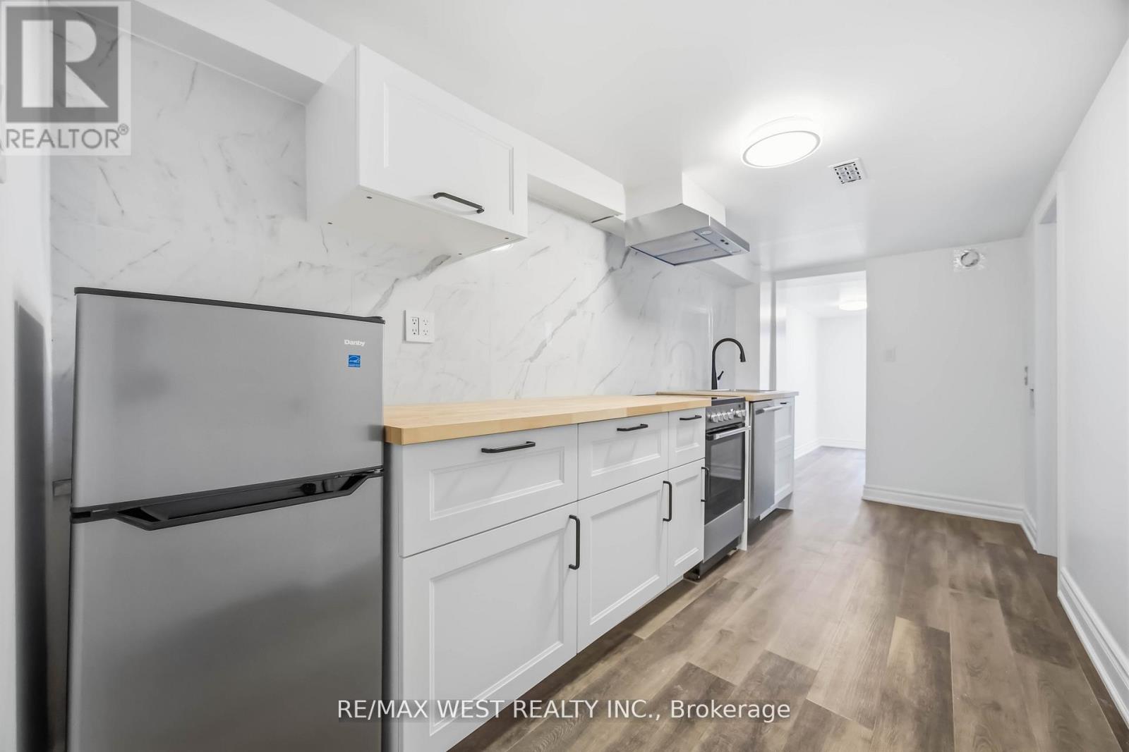 902 Woodbine Avenue, Toronto, Ontario  M4C 4B5 - Photo 37 - E12863738