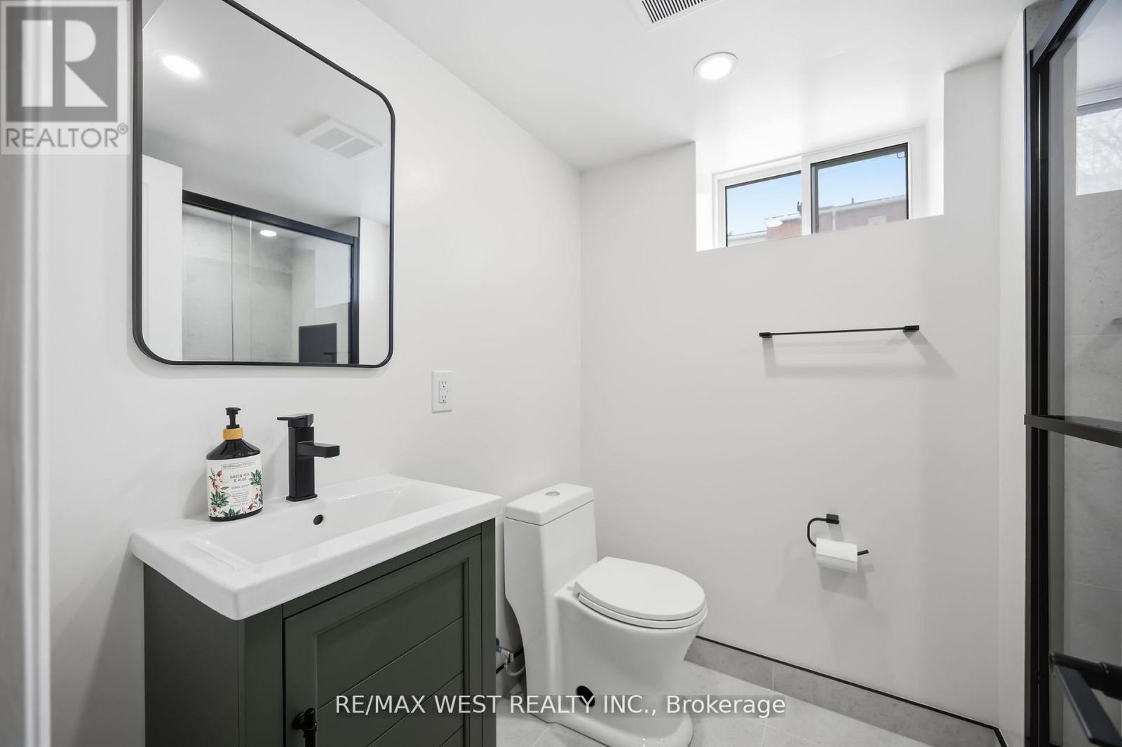 902 Woodbine Avenue, Toronto, Ontario  M4C 4B5 - Photo 39 - E12863738