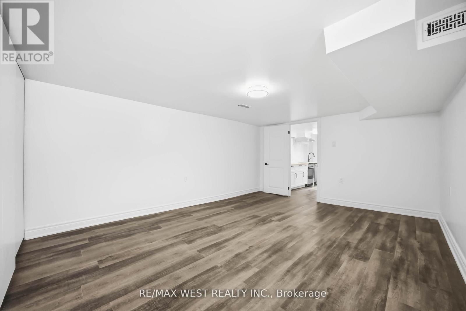 902 Woodbine Avenue, Toronto, Ontario  M4C 4B5 - Photo 42 - E12863738