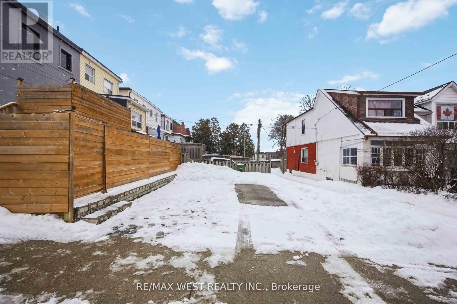 902 Woodbine Avenue, Toronto, Ontario  M4C 4B5 - Photo 47 - E12863738