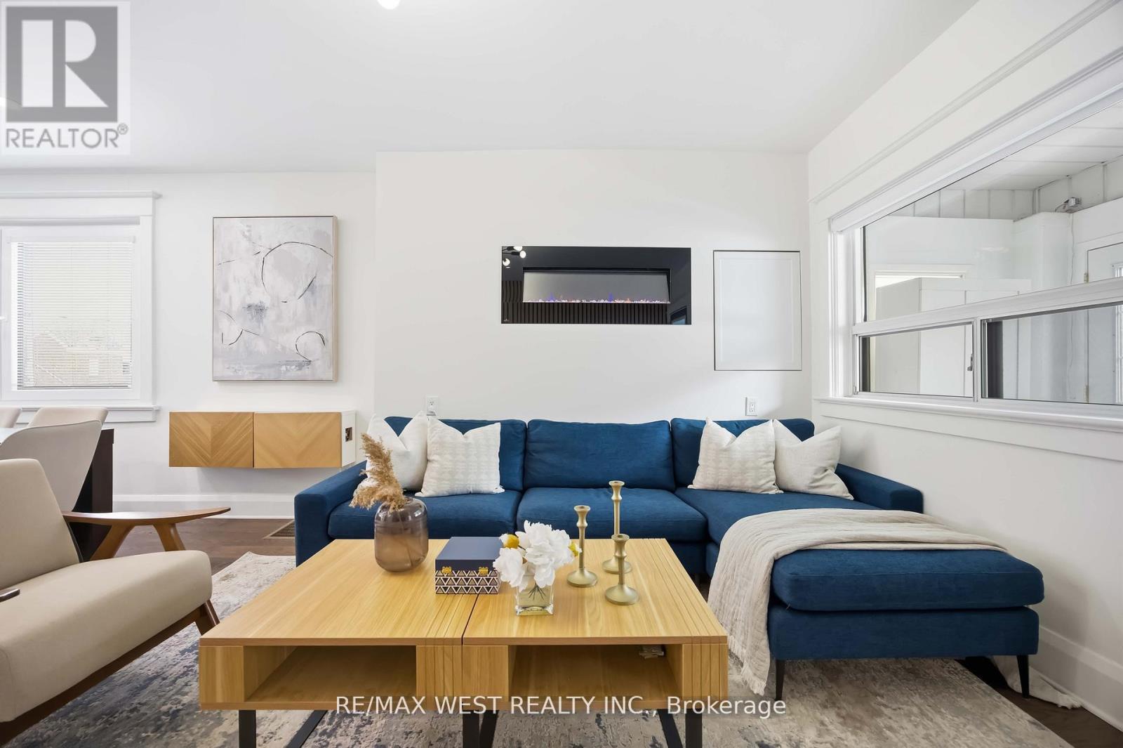 902 Woodbine Avenue, Toronto, Ontario  M4C 4B5 - Photo 7 - E12863738