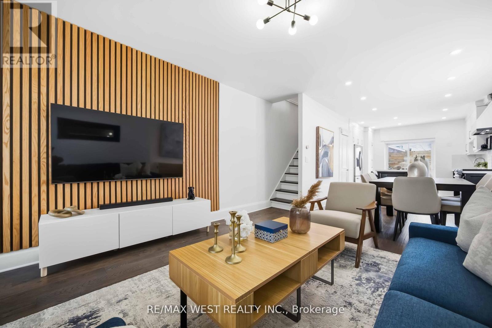 902 Woodbine Avenue, Toronto, Ontario  M4C 4B5 - Photo 9 - E12863738