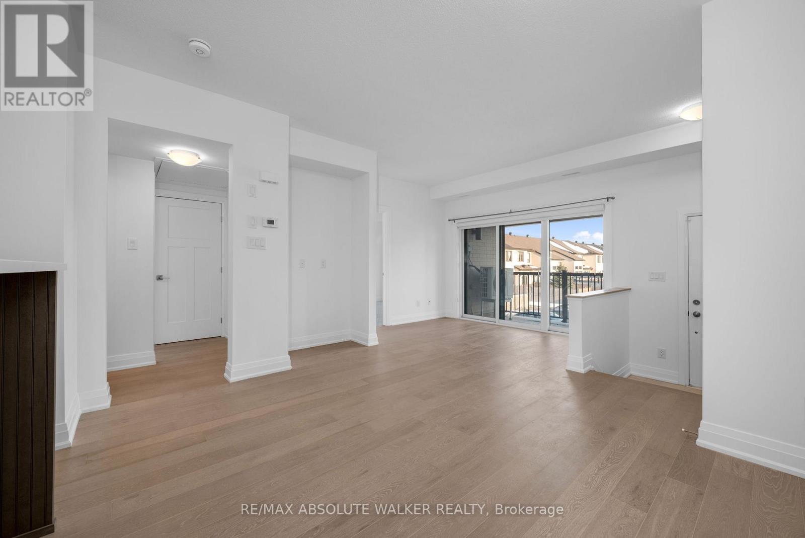 E - 10 Jaguar Private, Ottawa, Ontario  K2V 0J3 - Photo 4 - X12860168