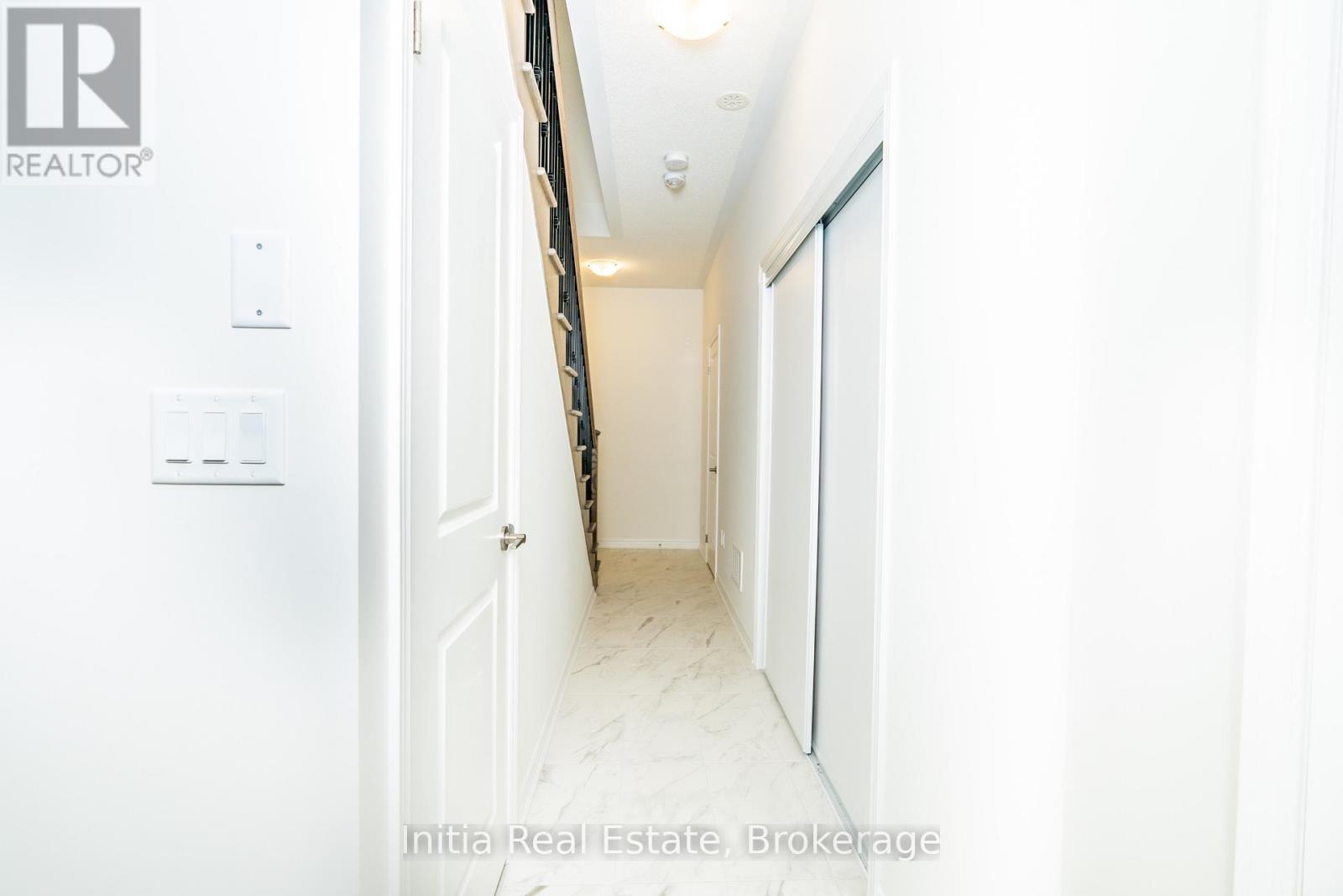 84 Paisley Drive, Bradford West Gwillimbury (Bradford), Ontario  L3Z 4P1 - Photo 4 - N12863626