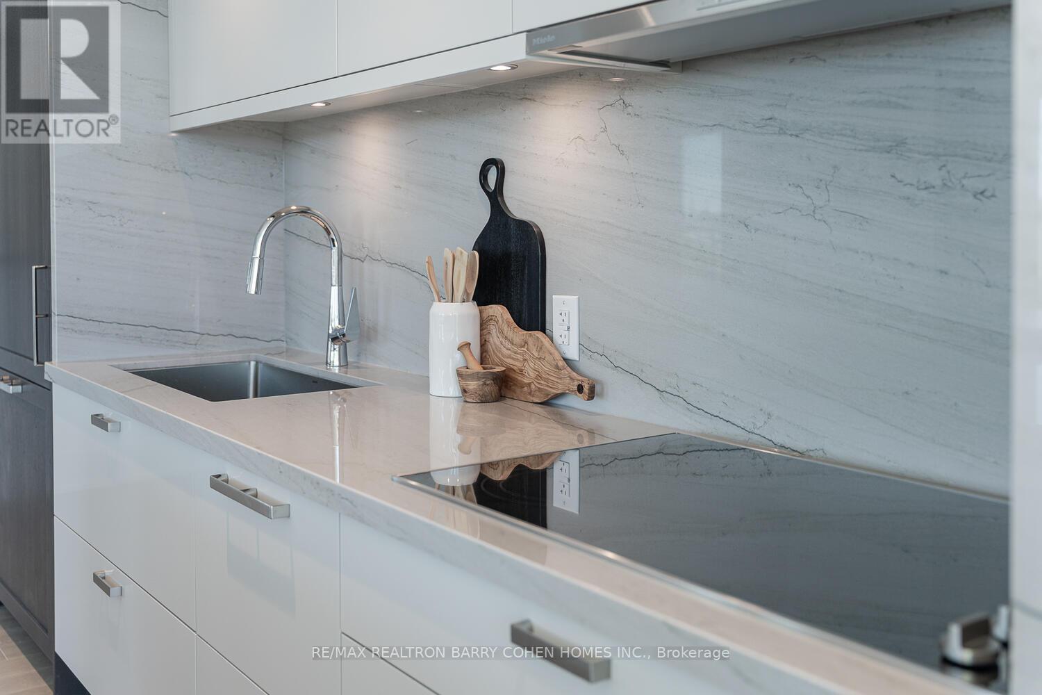 1008 - 397 Royal Orchard Boulevard, Markham, Ontario  L3T 0H3 - Photo 12 - N12863734