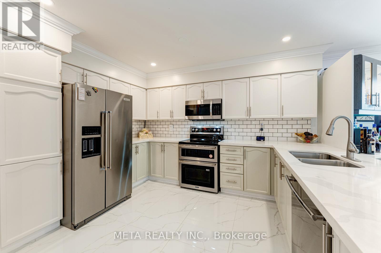 49 Red Pine Crescent, Wasaga Beach, Ontario  L9Z 3B2 - Photo 12 - S12863590