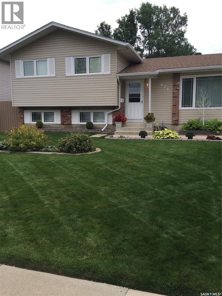 979 Sanderson Crescent, Prince Albert, Saskatchewan  S6V 6L2 - Photo 2 - SK029994